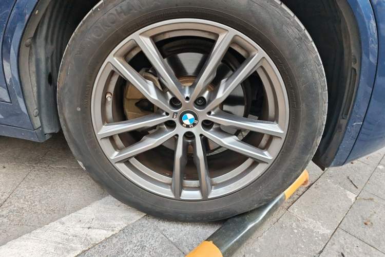 Used BMW X3 2020 xDrive25i M Sport Package Right Front Wheel Hub