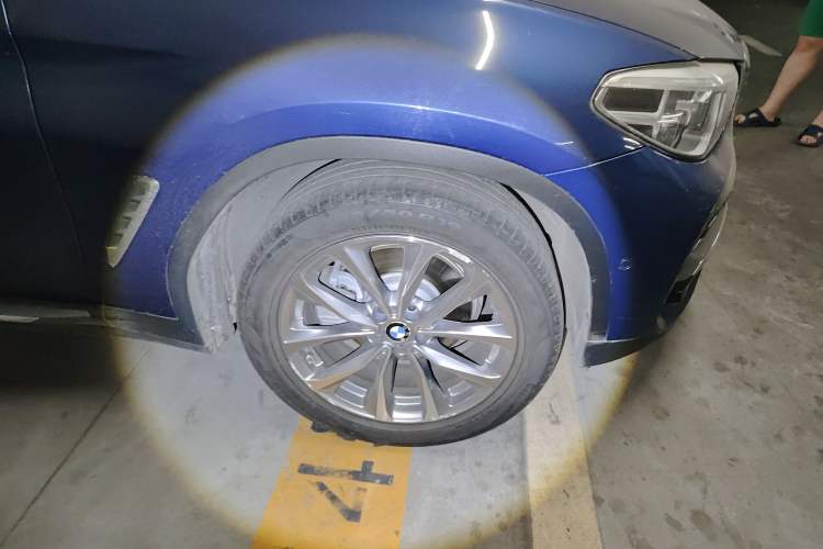 Used BMW X3 2020 xDrive25i Luxury Package Right Front Wheel Hub