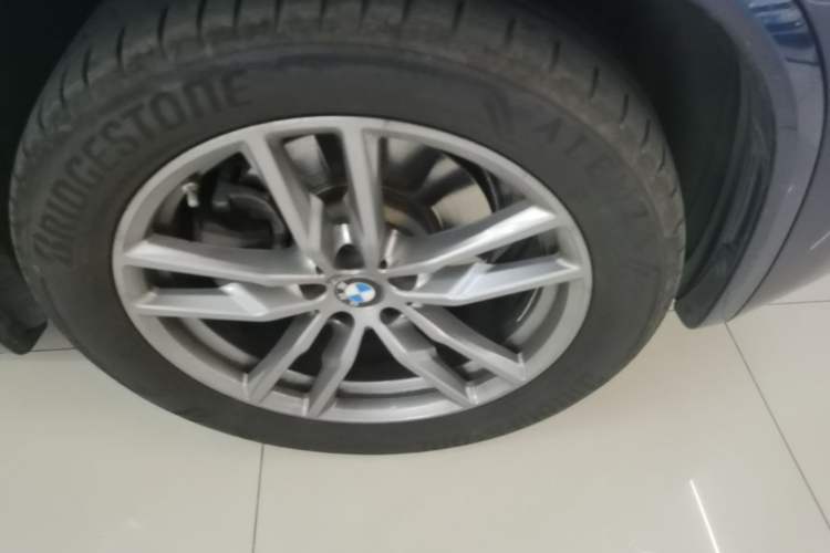 Used BMW X3 2020 xDrive25i M Sport Package Right Front Wheel Hub