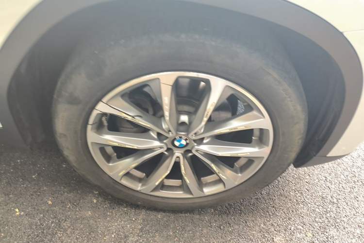 Used BMW X3 2020 xDrive25i Luxury Package Right Front Wheel Hub
