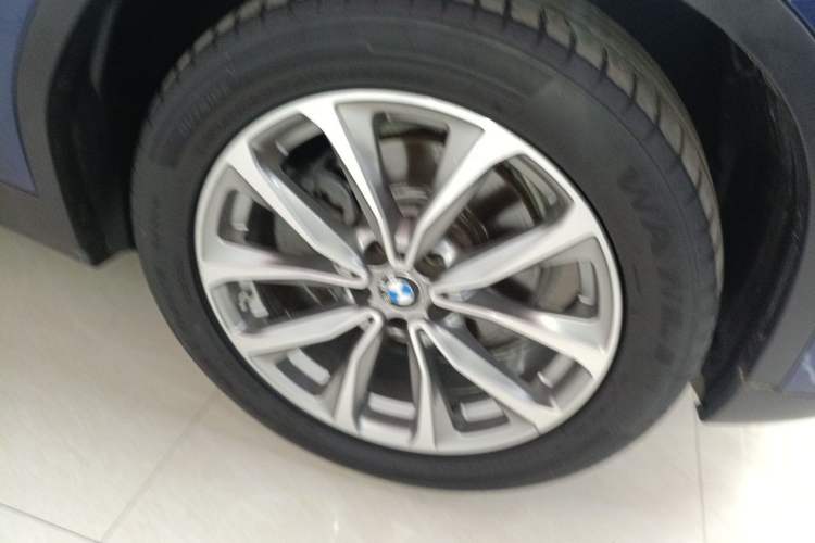 Used BMW X3 2020 xDrive25i Luxury Package Right Front Wheel Hub