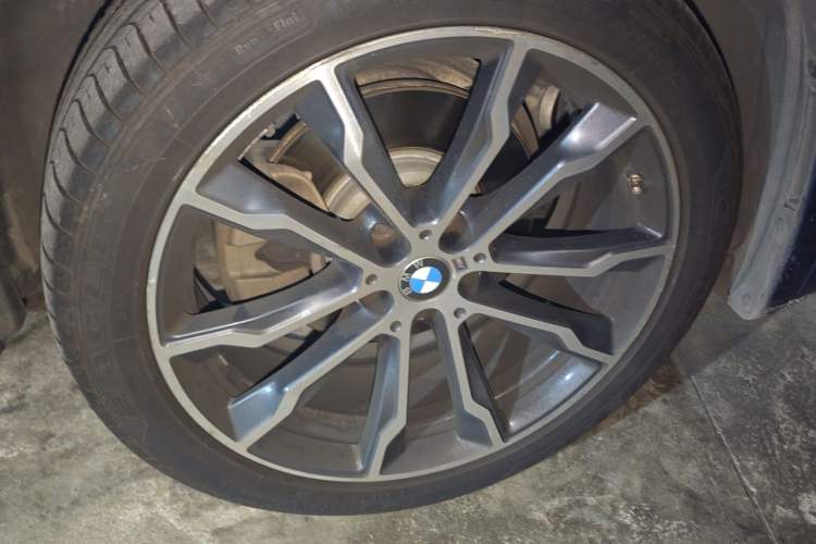 Used BMW X3 2020 xDrive30i Luxury Model with M Sport Package Right Front Wheel Hub