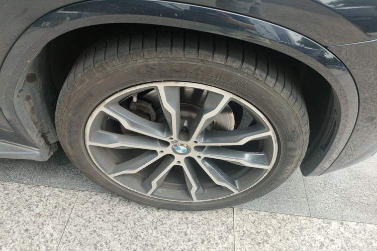 Used BMW X3 2020 xDrive30i Luxury Model with M Sport Package Right Front Wheel Hub
