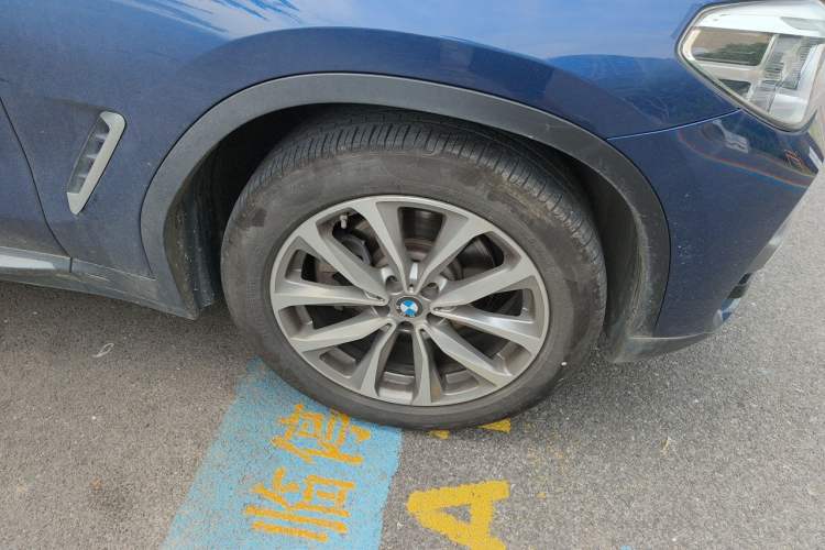 Used BMW X3 2020 xDrive25i Luxury Package Right Front Wheel Hub