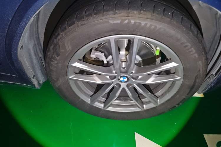 Used BMW X3 2020 xDrive25i M Sport Package Right Front Wheel Hub