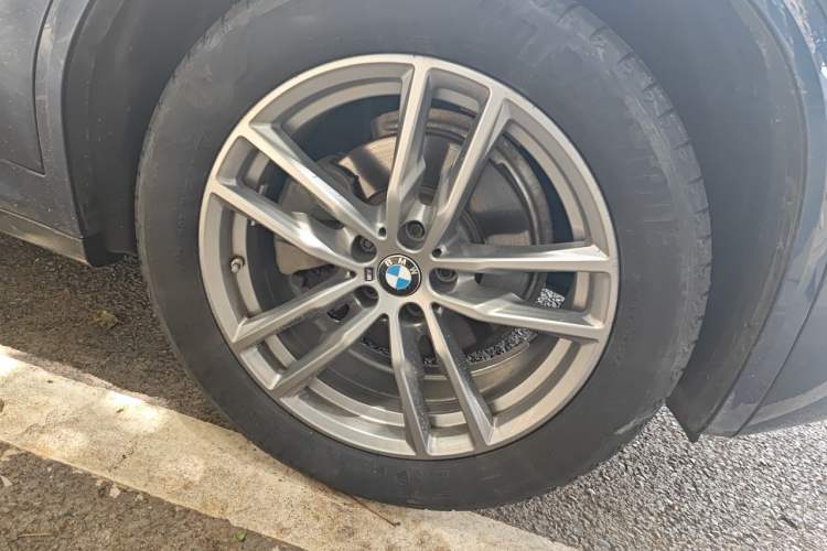 Used BMW X3 2020 xDrive25i M Sport Package Right Front Wheel Hub