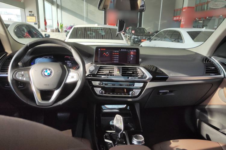 Used BMW X3 2020 xDrive25i Luxury Package Center Console