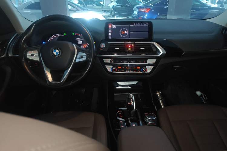 Used BMW X3 2020 xDrive25i Luxury Package Center Console