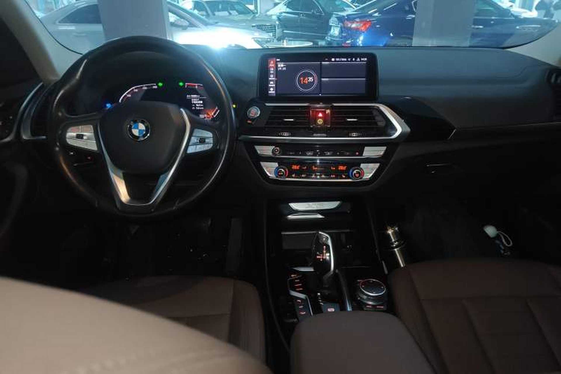 Used BMW X3 2020 xDrive25i Luxury Package Center Console
