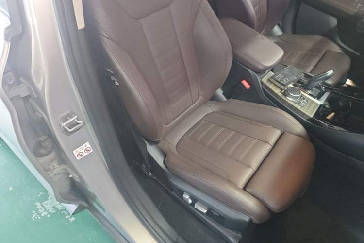Used BMW X3 2020 xDrive28i Luxury Package Right Front Seat