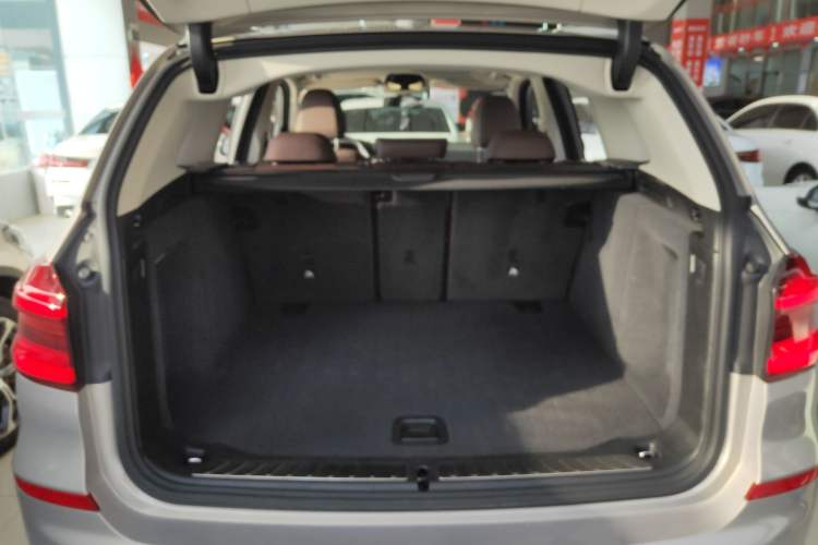 Used BMW X3 2020 xDrive25i Luxury Package Trunk