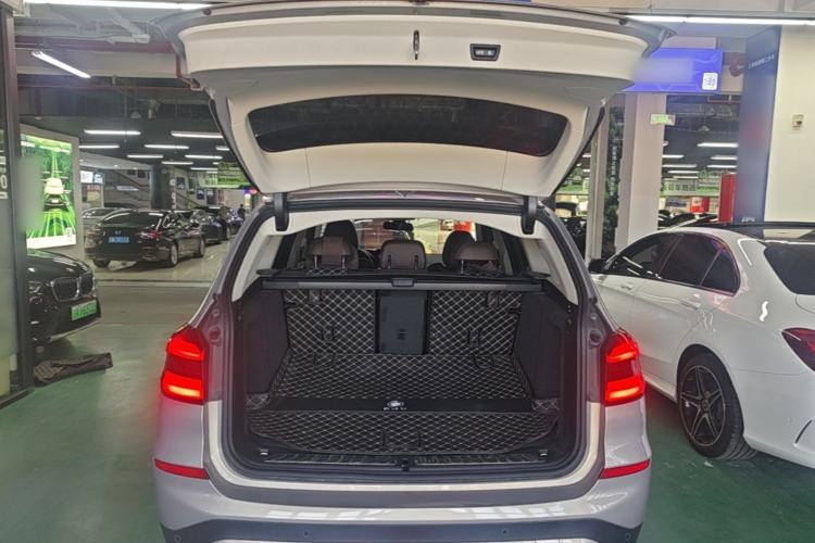 Used BMW X3 2020 xDrive28i Luxury Package Trunk