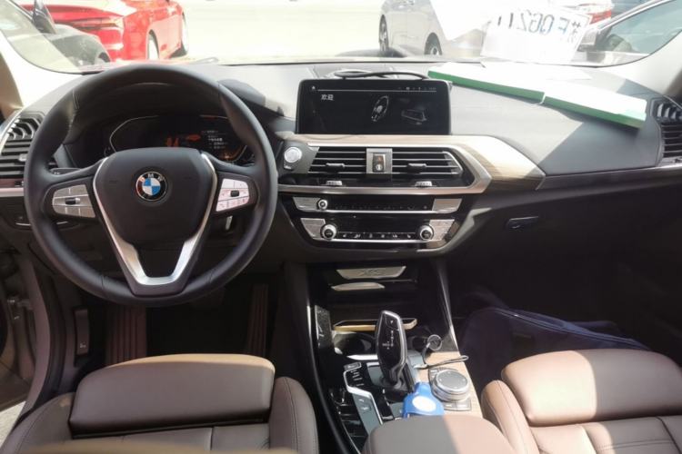 Used BMW X3 2020 xDrive28i Luxury Package Center Console