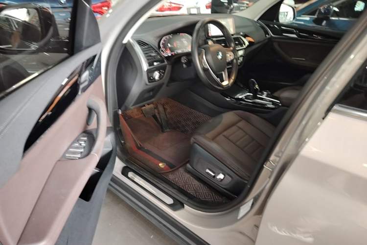 Used BMW X3 2020 xDrive25i Luxury Package Driver Seat