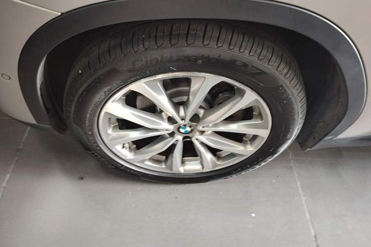 Used BMW X3 2020 xDrive25i Luxury Package Left Front Wheel Hub