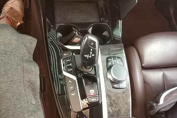Used BMW X3 2020 xDrive30i Luxury Model with M Sport Package Gear Lever