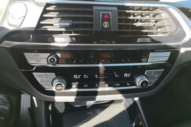 Used BMW X3 2020 xDrive25i Luxury Package Audio And AC Panel