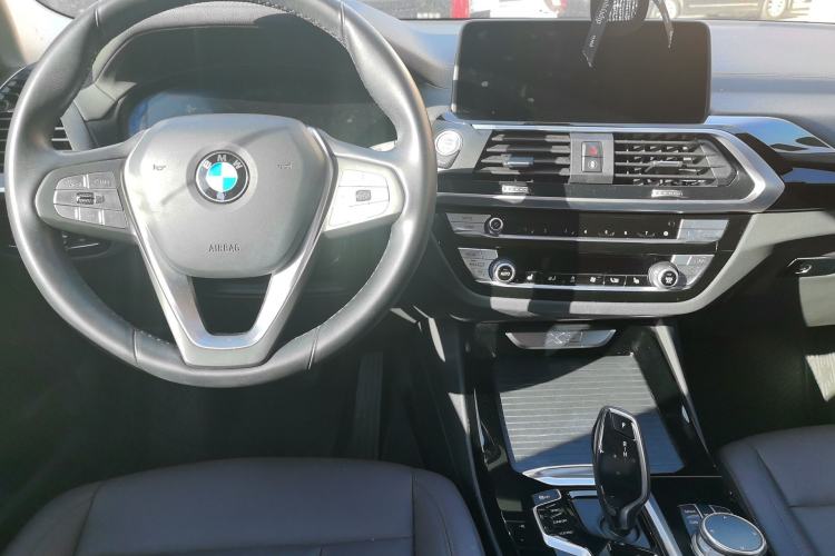 Used BMW X3 2020 xDrive25i Luxury Package Center Console