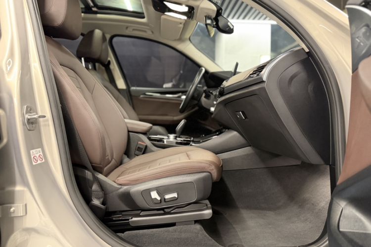 Used BMW X3 2020 xDrive25i Luxury Package Interior 12