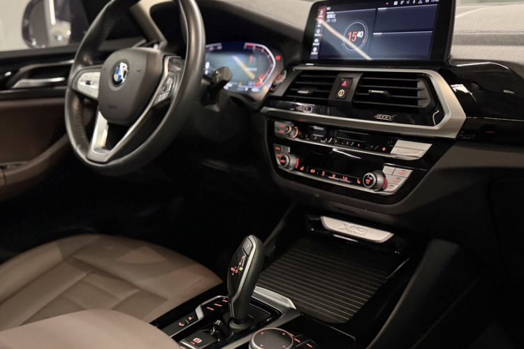 Used BMW X3 2020 xDrive25i Luxury Package Interior 4