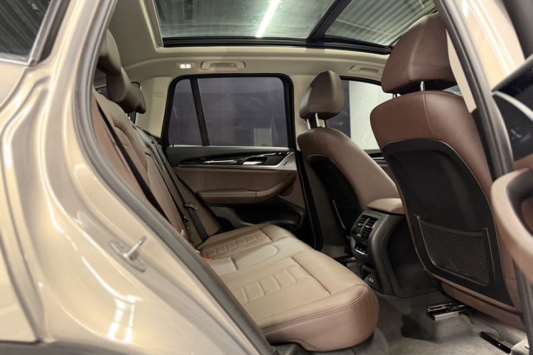 Used BMW X3 2020 xDrive25i Luxury Package Interior 9
