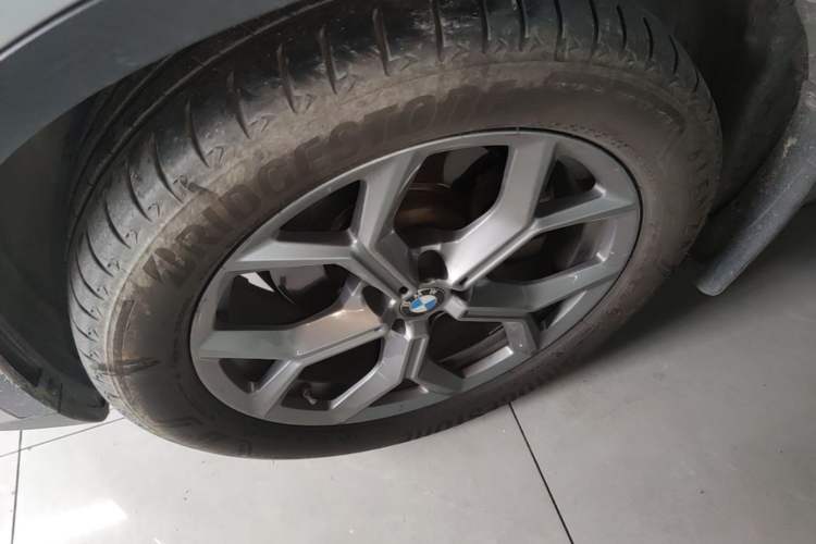 Used BMW X3 2020 xDrive28i Luxury Package Left Front Wheel Hub