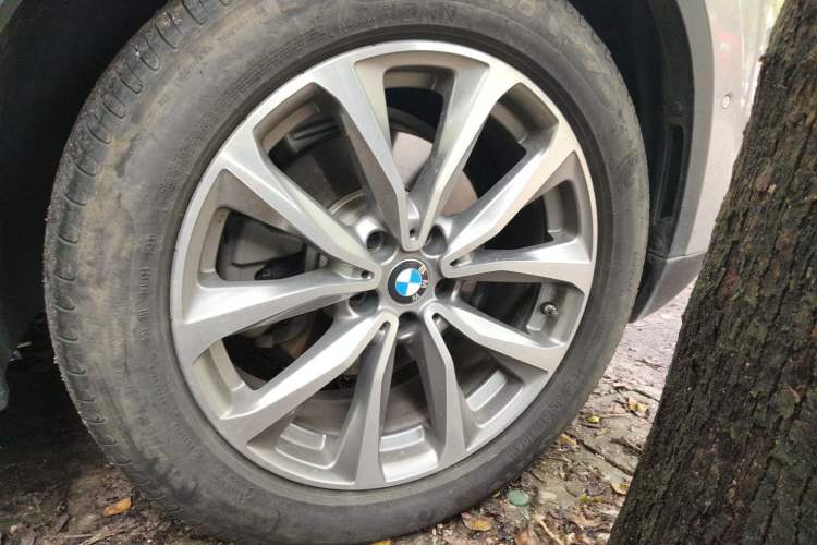 Used BMW X3 2020 xDrive25i Luxury Package Right Front Wheel Hub