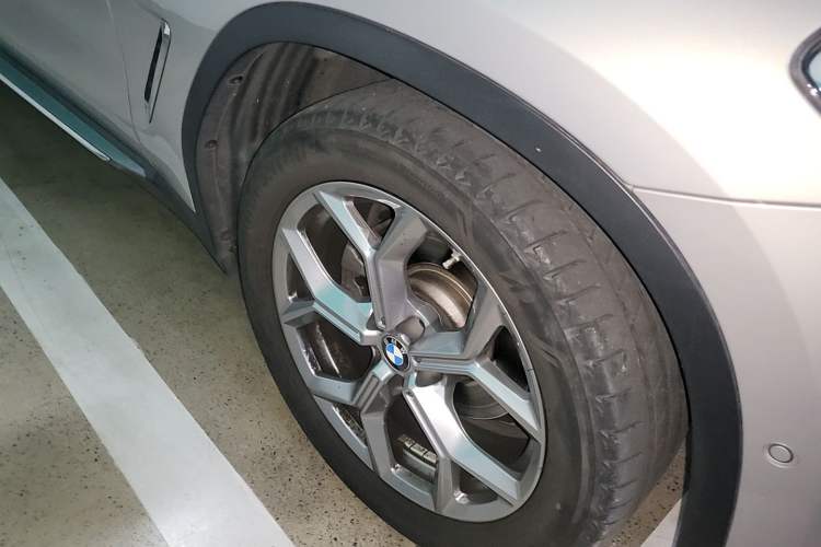 Used BMW X3 2020 xDrive28i Luxury Package Right Front Wheel Hub