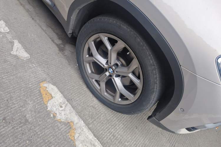 Used BMW X3 2020 xDrive28i Luxury Package Right Front Wheel Hub