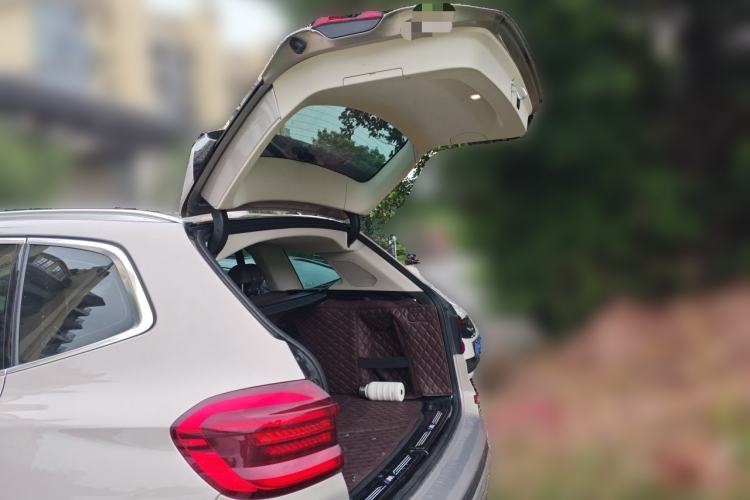 Used BMW X3 2020 xDrive28i Luxury Package Trunk
