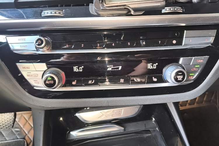 Used BMW X3 2020 xDrive28i Luxury Package Audio And AC Panel