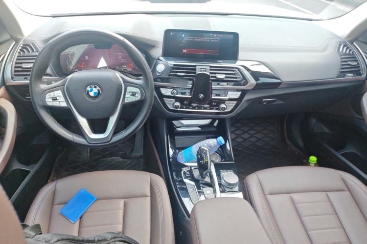 Used BMW X3 2020 xDrive25i Luxury Package Center Console