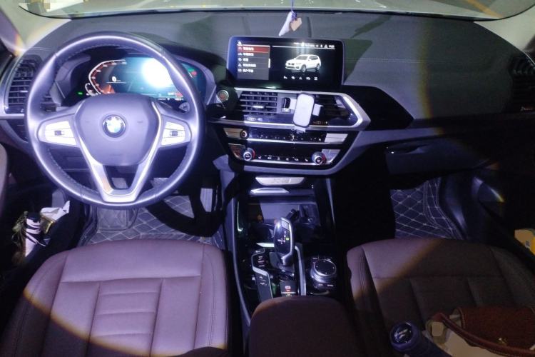 Used BMW X3 2020 xDrive25i Luxury Package Center Console