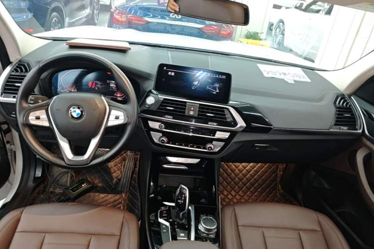 Used BMW X3 2020 xDrive25i Luxury Package Center Console