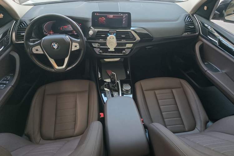 Used BMW X3 2020 xDrive25i Luxury Package Center Console