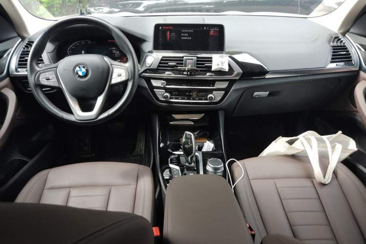 Used BMW X3 2020 xDrive25i Luxury Package Center Console