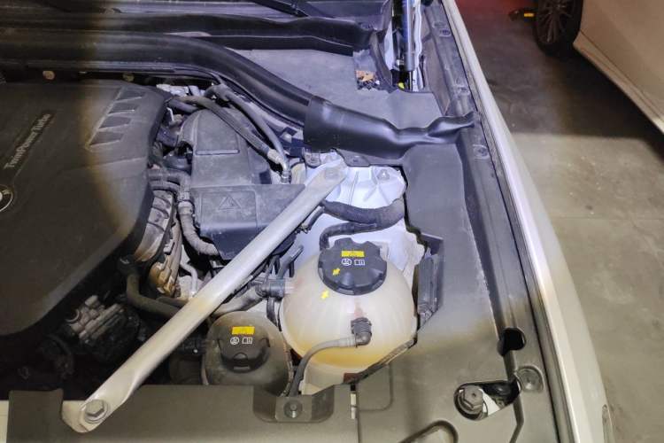 Used BMW X3 2020 xDrive25i Luxury Package Engine Bay Left