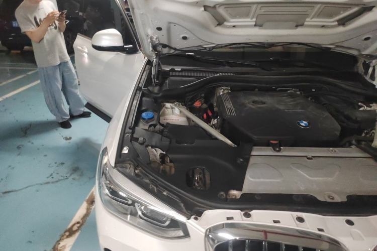 Used BMW X3 2020 xDrive28i Luxury Package Engine Bay Right