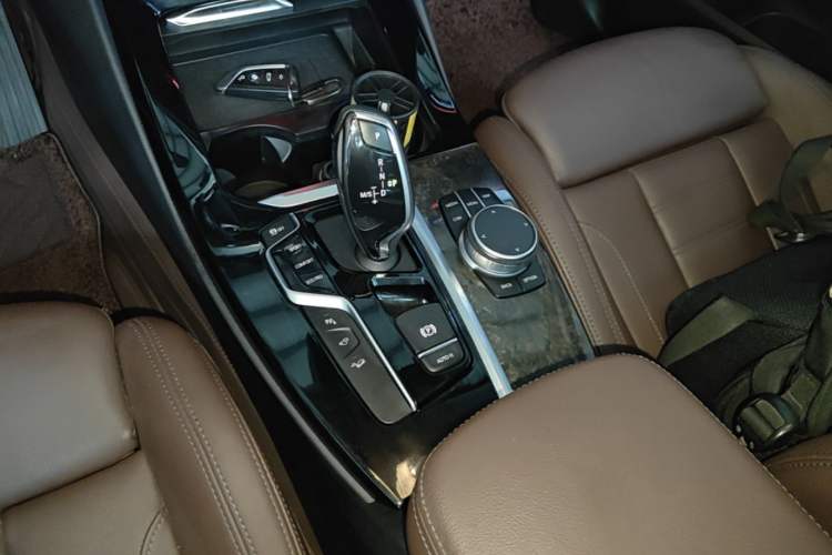 Used BMW X3 2020 xDrive30i Luxury Model with M Sport Package Gear Lever