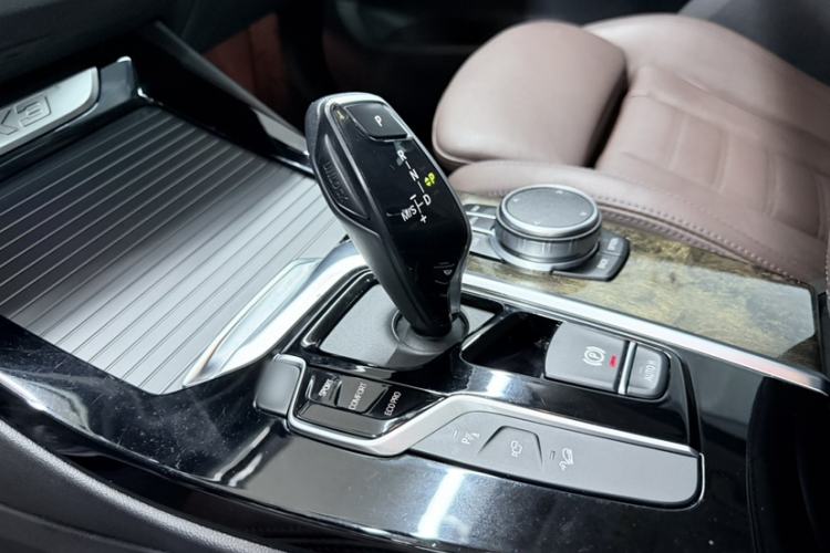 Used BMW X3 2020 xDrive30i Luxury Model with M Sport Package Gear Lever