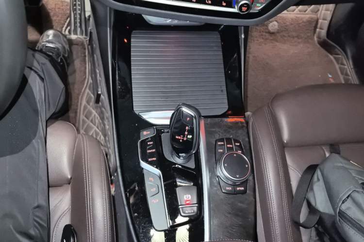 Used BMW X3 2020 xDrive30i Luxury Model with M Sport Package Gear Lever