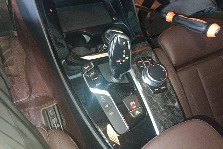 Used BMW X3 2020 xDrive30i Luxury Model with M Sport Package Gear Lever