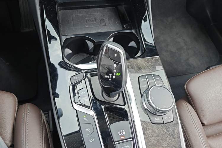 Used BMW X3 2020 xDrive30i Luxury Model with M Sport Package Gear Lever