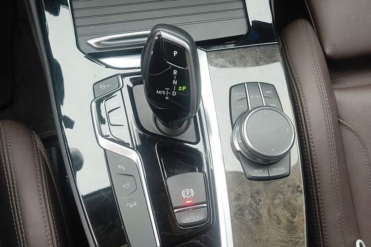 Used BMW X3 2020 xDrive30i Luxury Model with M Sport Package Gear Lever