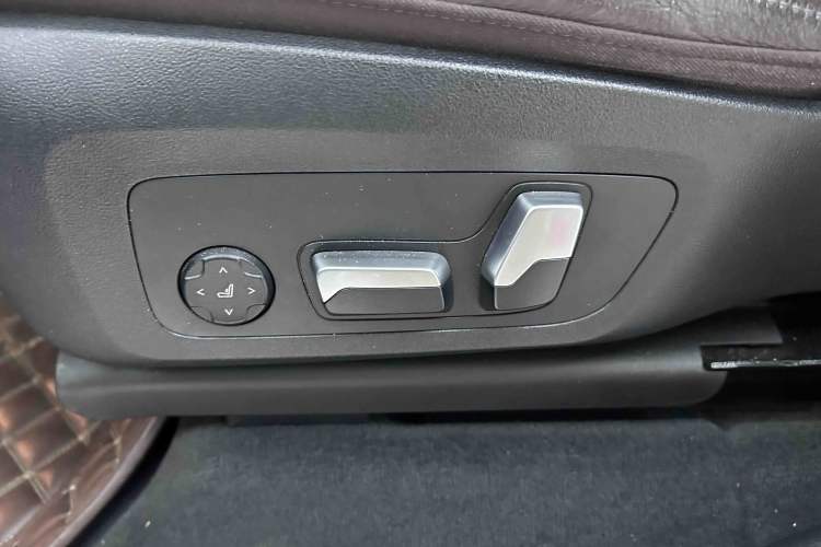 Used BMW X3 2020 xDrive25i Luxury Package Interior 8