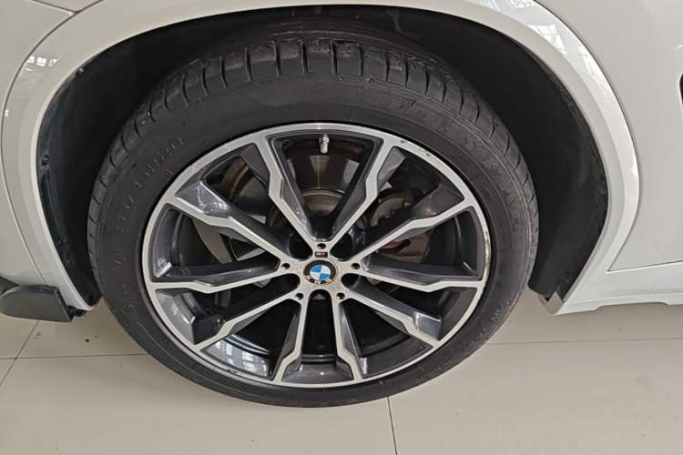 Used BMW X3 2020 xDrive30i Luxury Model with M Sport Package Left Front Wheel Hub