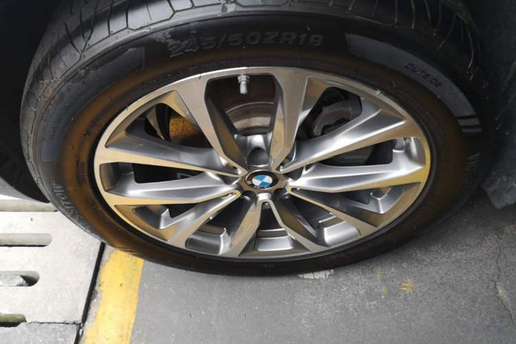 Used BMW X3 2020 xDrive25i Luxury Package Left Front Wheel Hub