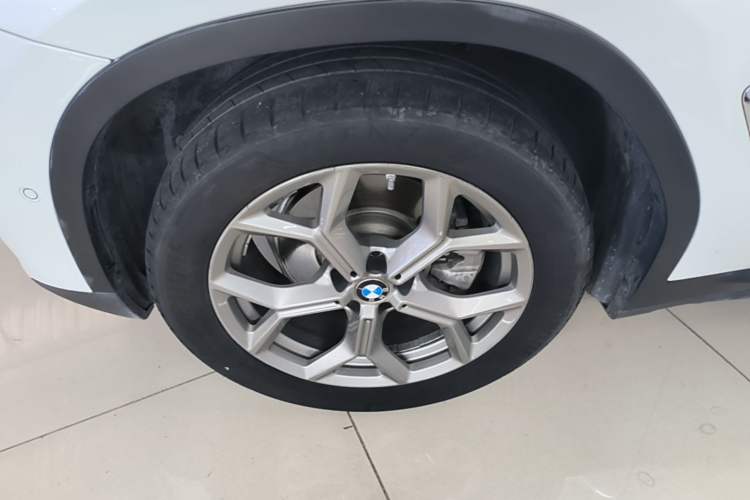 Used BMW X3 2020 xDrive28i Luxury Package Left Front Wheel Hub