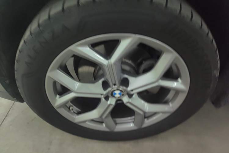 Used BMW X3 2020 xDrive28i Luxury Package Left Front Wheel Hub