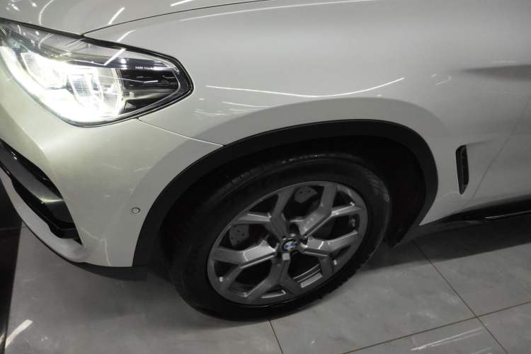Used BMW X3 2020 xDrive28i Luxury Package Left Front Wheel Hub
